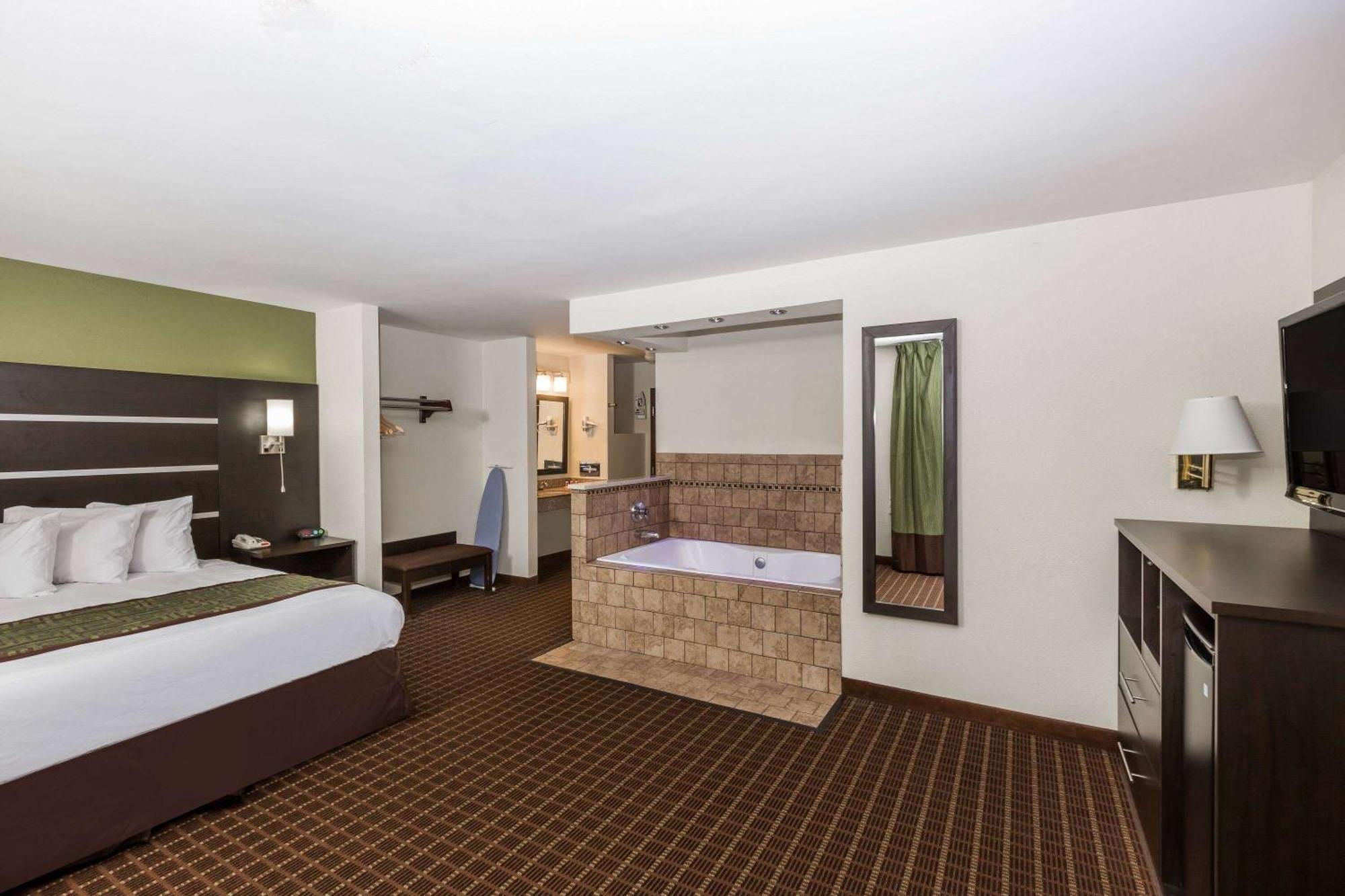 เบย์มอนต์ บาย วินด์แฮม หลุยส์วิลล์ เซาท์ I-65 Hotel Brooks ภายนอก รูปภาพ